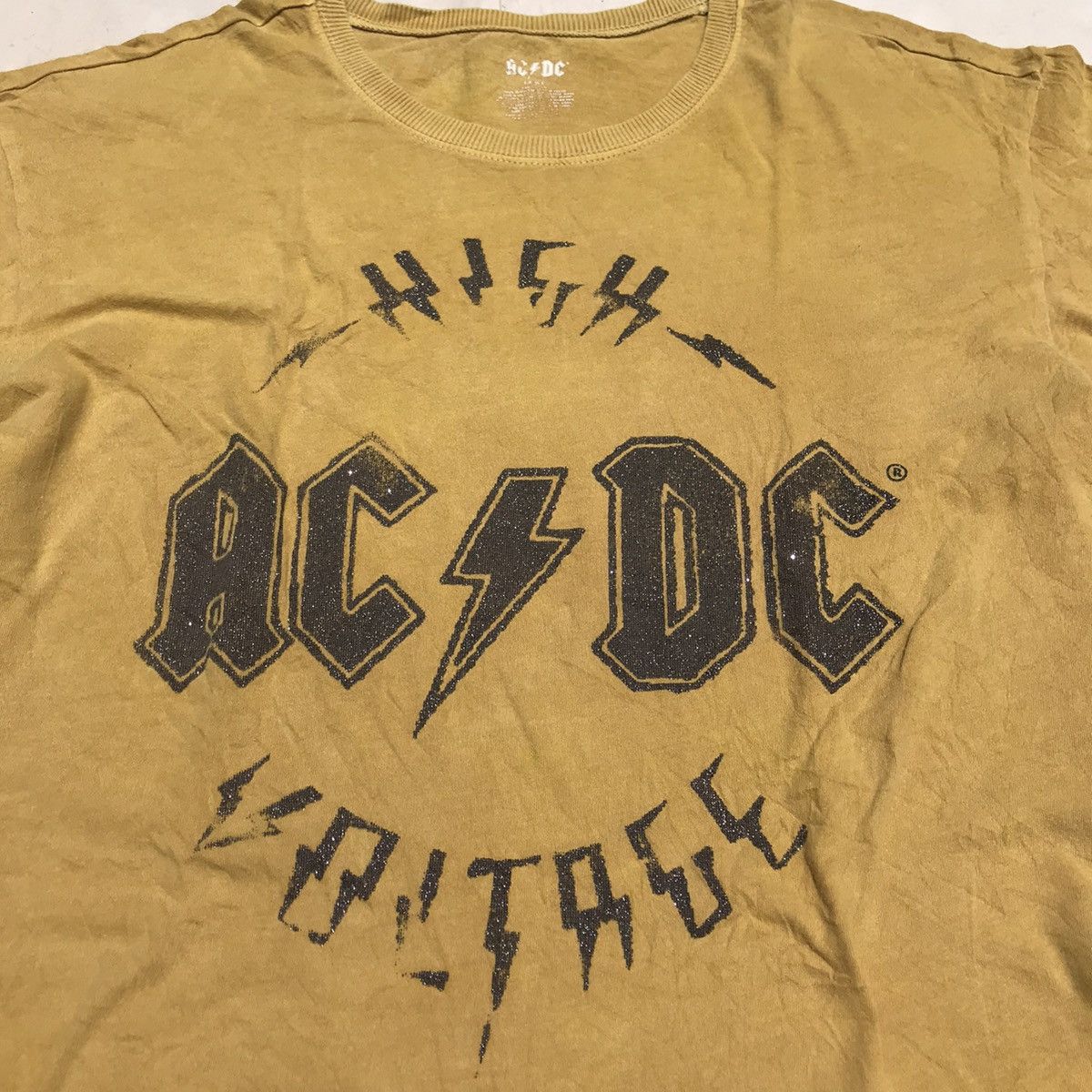 AC/DC × Band Tees AC DC tshirt glamrock band rock n roll tshirt yellow mustard Size US L / EU 52-54 / 3 - 4 Thumbnail