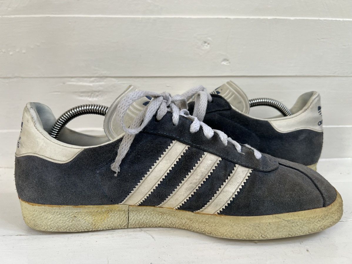 Adidas RARE Vintage Adidas Gazelle Navy Blue Suede White Shoes Size US 9 / EU 42 - 9 Thumbnail