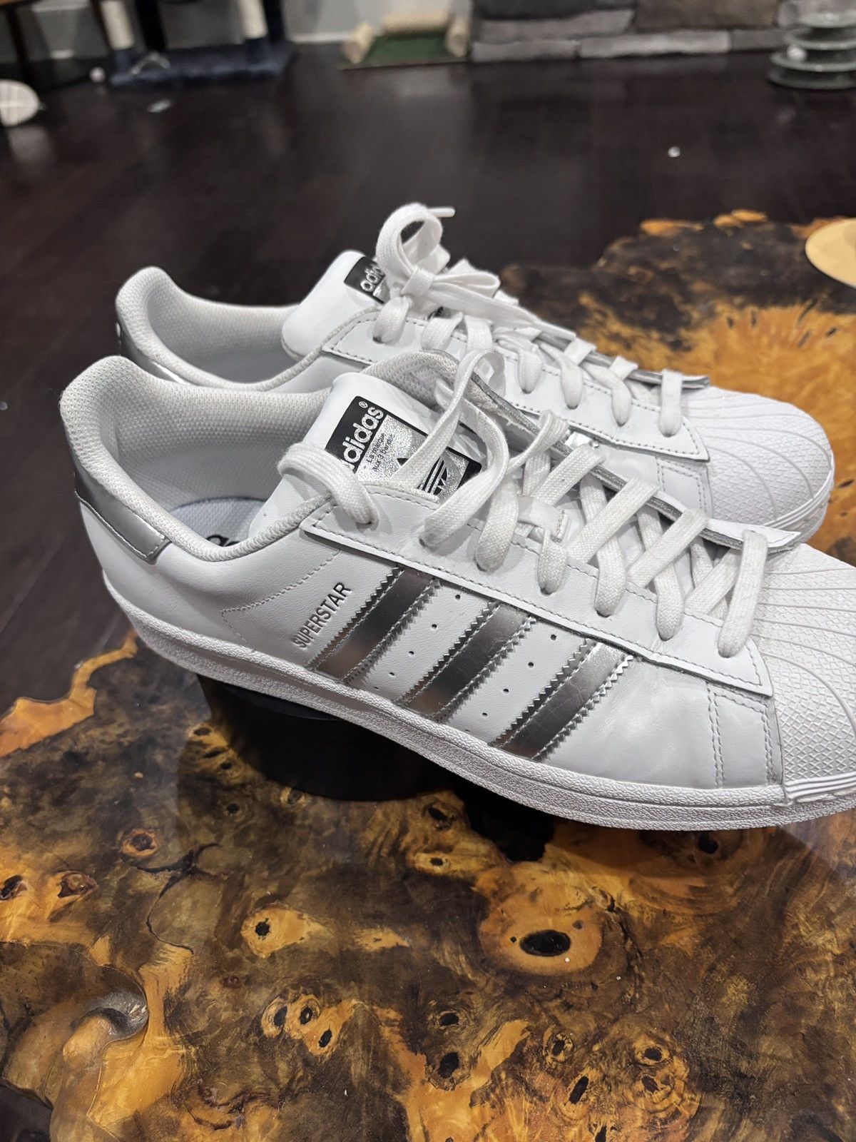 Adidas Adidas Superstar White/Silver MINT Cond. Size 10 Womans Size US 10 / IT 40 - 3 Thumbnail