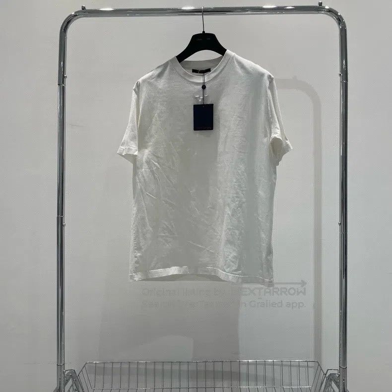 Louis Vuitton Louis Vuitton White embossed short sleeves Size US XL / EU 56 / 4 - 2 Thumbnail