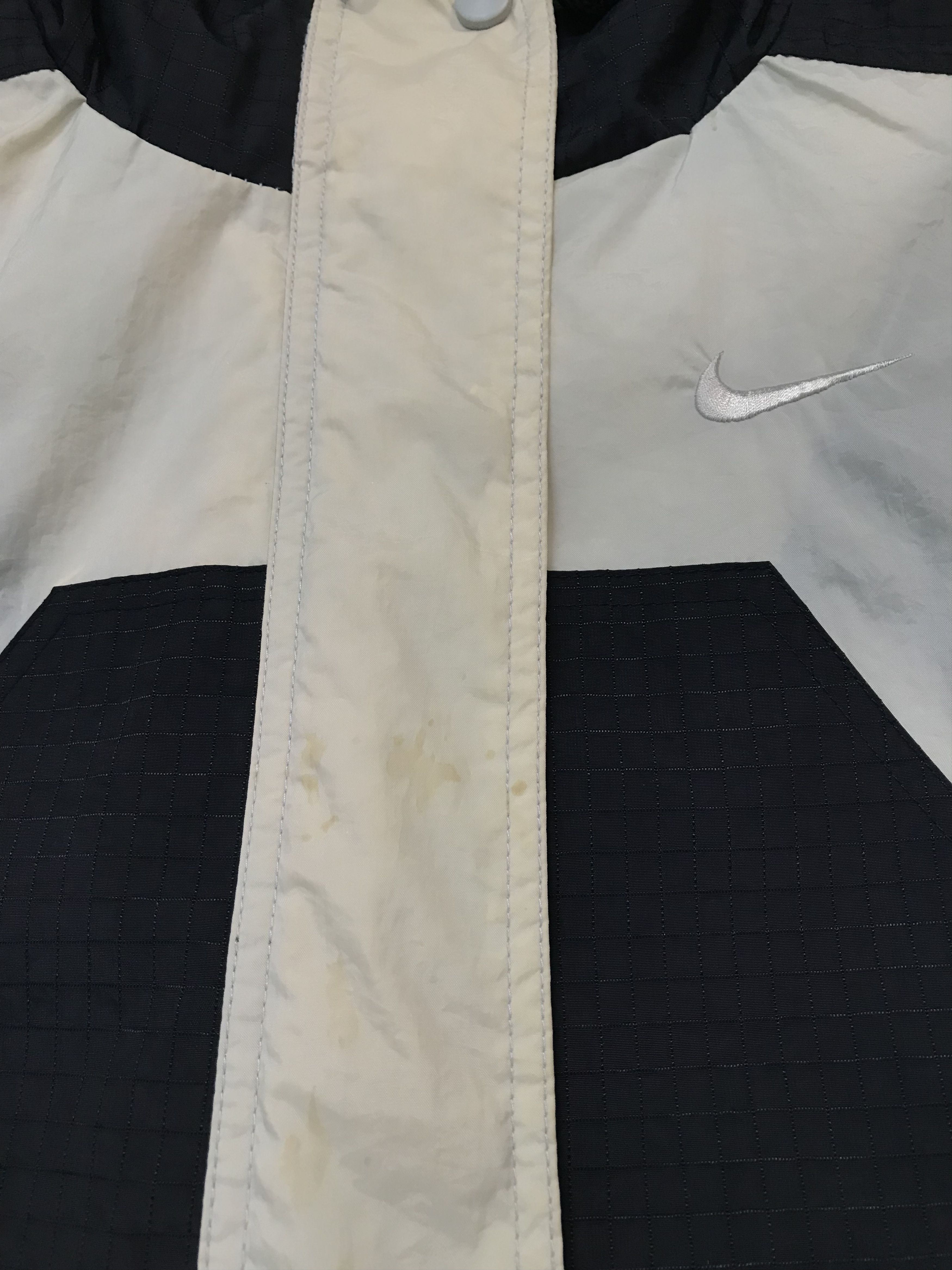 Nike 90s Nike Medium Logo Nylon Windbreaker Jacket Drill Size US L / EU 52-54 / 3 - 4 Thumbnail