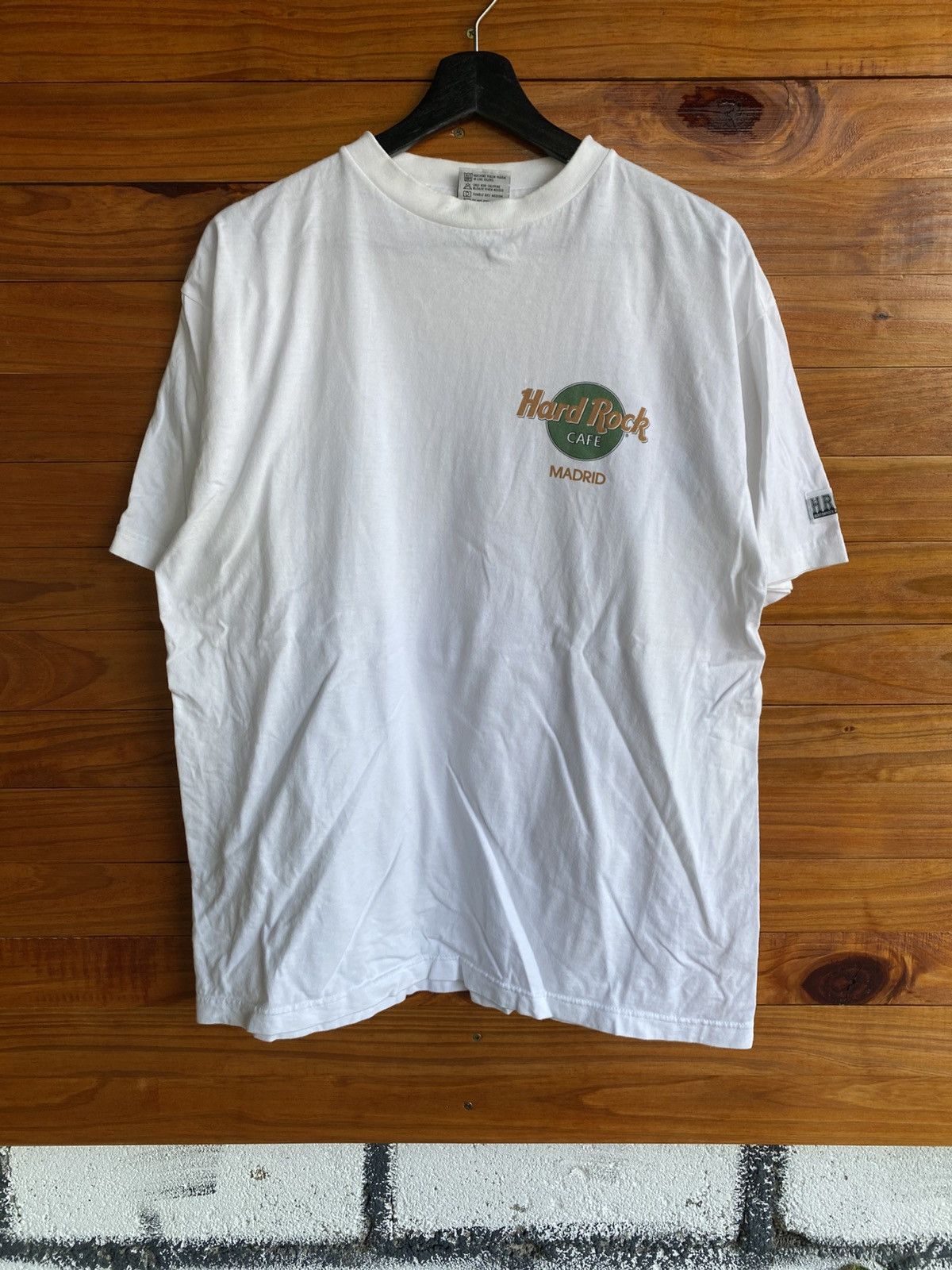 Hard Rock Cafe Vintage Hard Rock Cafe Madrid Heavy Tee White T-Shirt 1990s Size US M / EU 48-50 / 2 - 11 Thumbnail