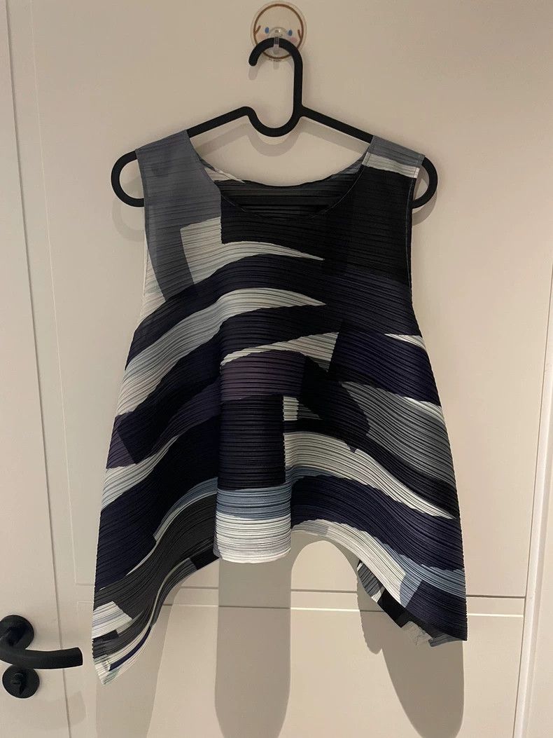 Issey Miyake Issey Miyake size:3 A short black and grey dress Size XS / US 0-2 / IT 36-38 - 1 Thumbnail