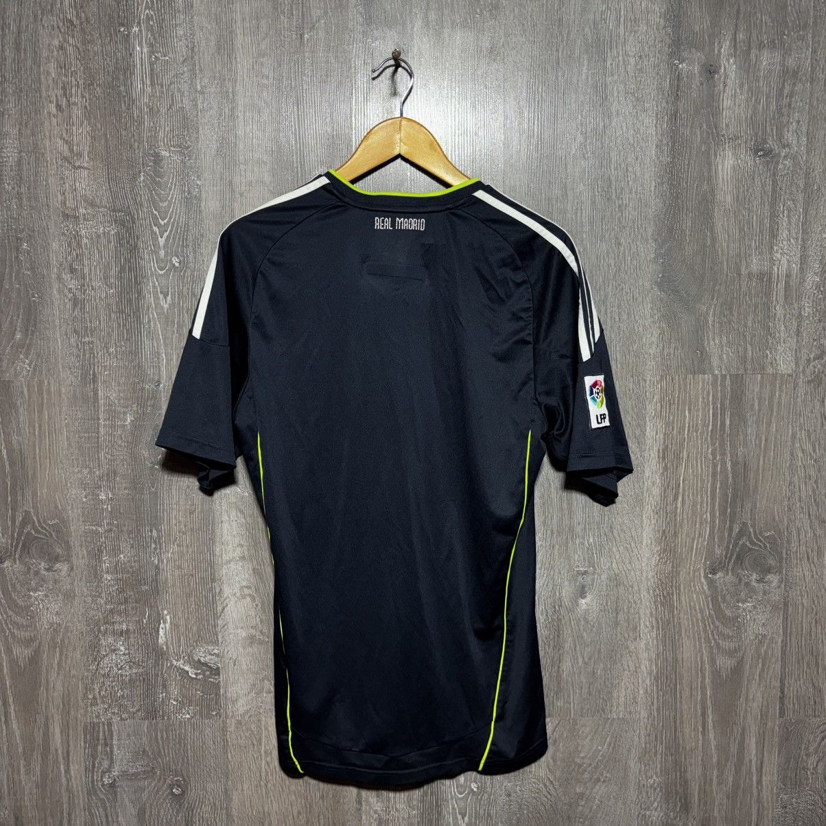 Adidas Vintage Adidas Real Madrid Soccer Jersey Home Shirt 2010-12 Size US M / EU 48-50 / 2 - 9 Thumbnail