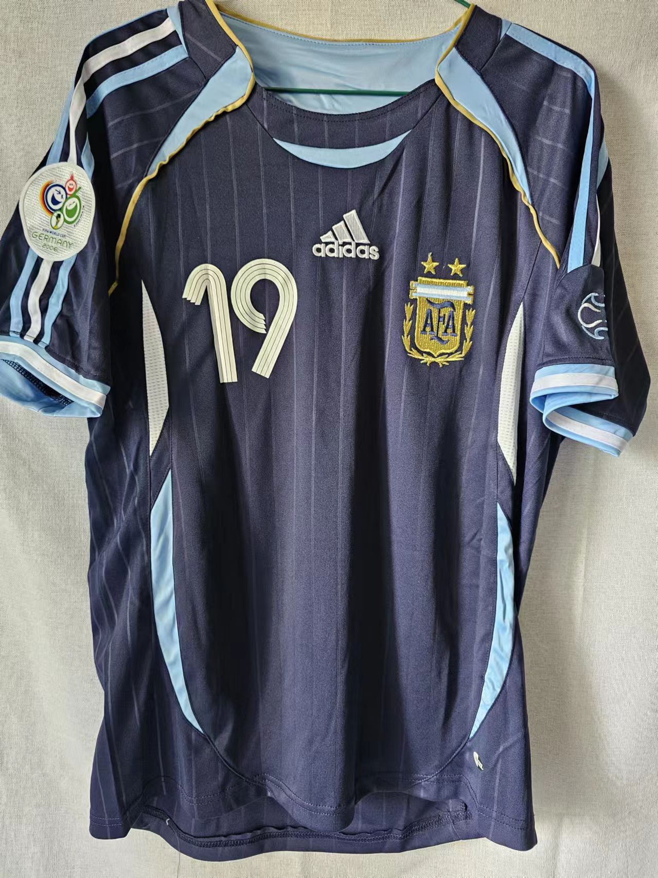 Other 2006 Argentina #19 Messi Jersey Away Size US M / EU 48-50 / 2 - 2 Thumbnail