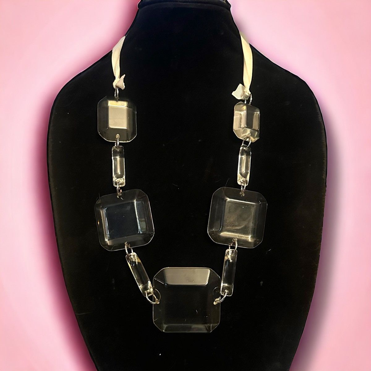 Vintage Vintage chunky clear faceted lucite necklace Size ONE SIZE - 1 Thumbnail