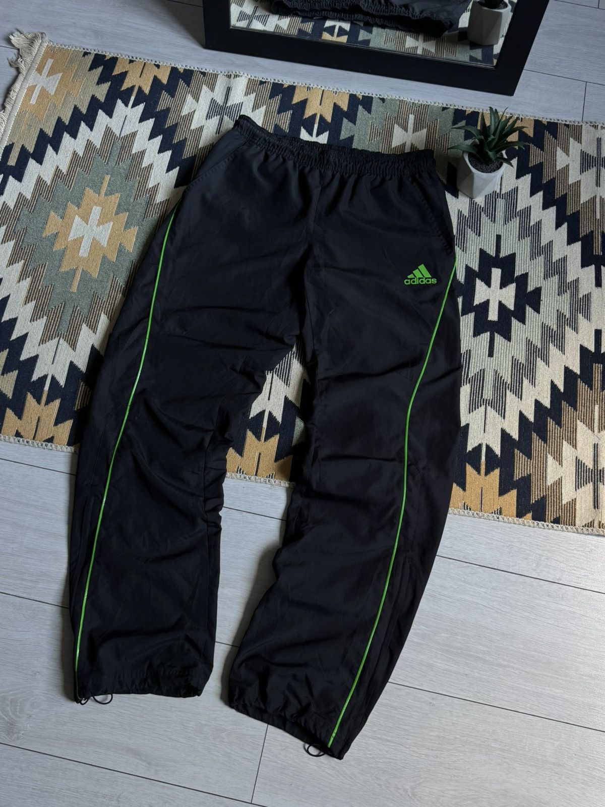 Adidas Vintage Adidas Nylon Logo Y2K Baggy Pants Size US 30 / EU 46 - 4 Thumbnail