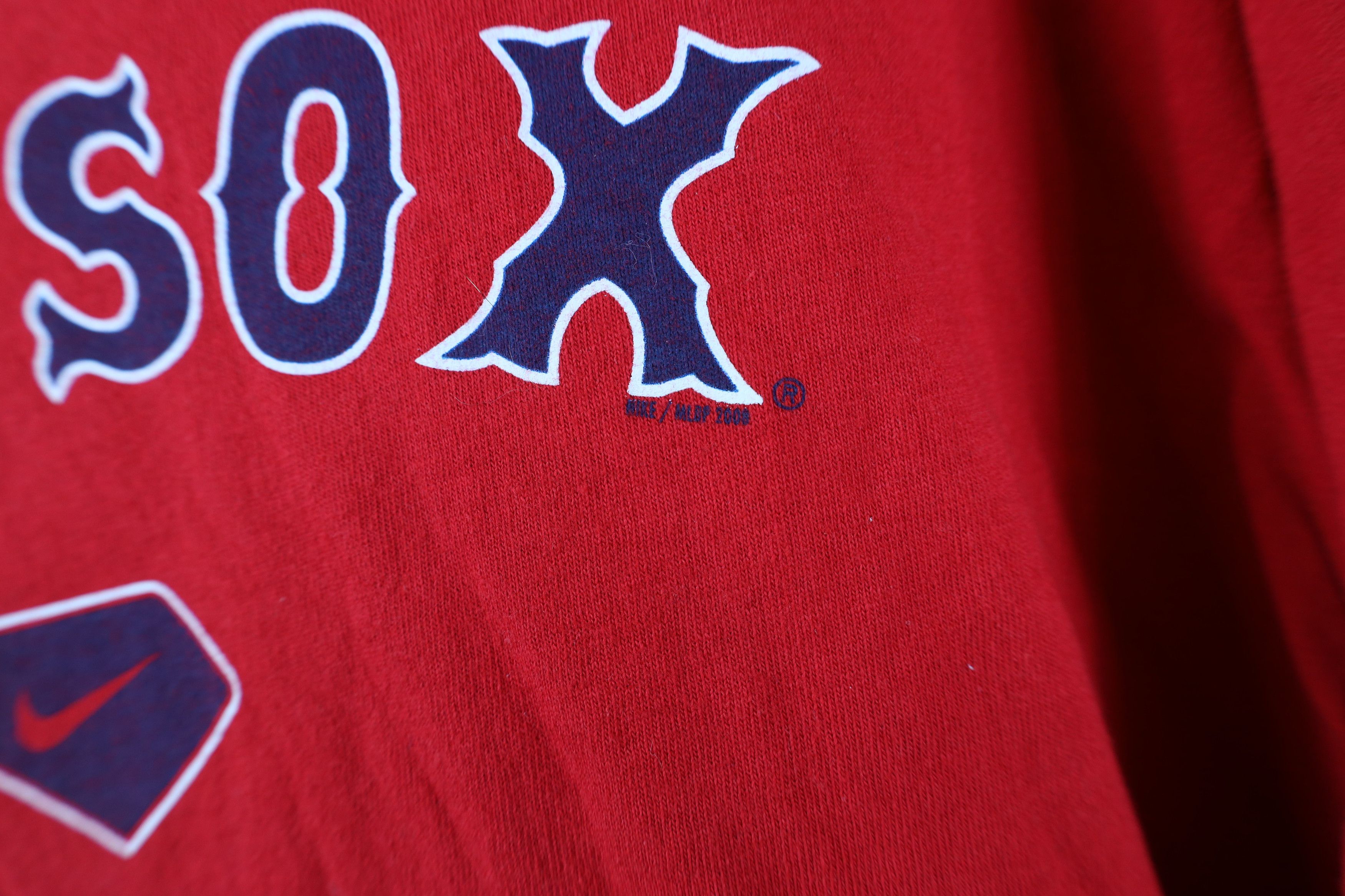 Nike Vintage Nike Swoosh Boston Red Sox Long Sleeve T-Shirt Size US L / EU 52-54 / 3 - 5 Thumbnail