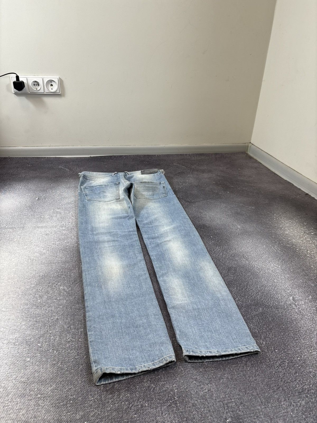Diesel Diesel Belther NWT Men’s Regular Slim Tapered Denim Jeans Size US 27 - 16 Thumbnail