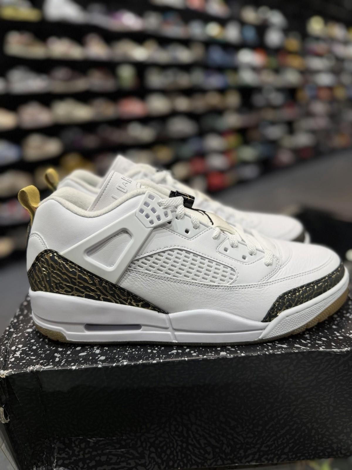 Nike Nike Jordan Spizike Low White Metallic Gold Men's SIZE 13 Size US 13 / EU 46 - 2 Thumbnail