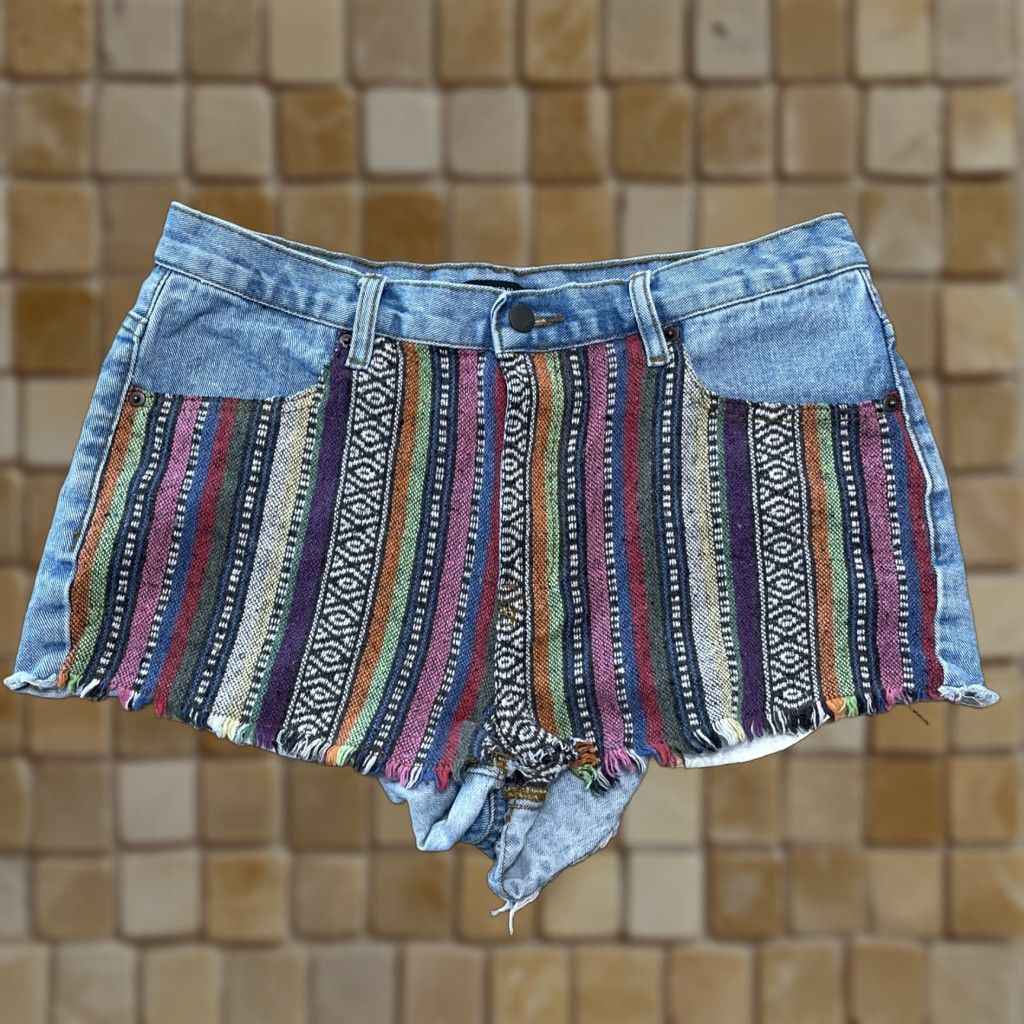 Forever 21 VINTAGE Forever 21 Denim Shorts Women 30 Light Wash Cut-Off Ripped Size 30" / US 8 / IT 44 - 1 Thumbnail