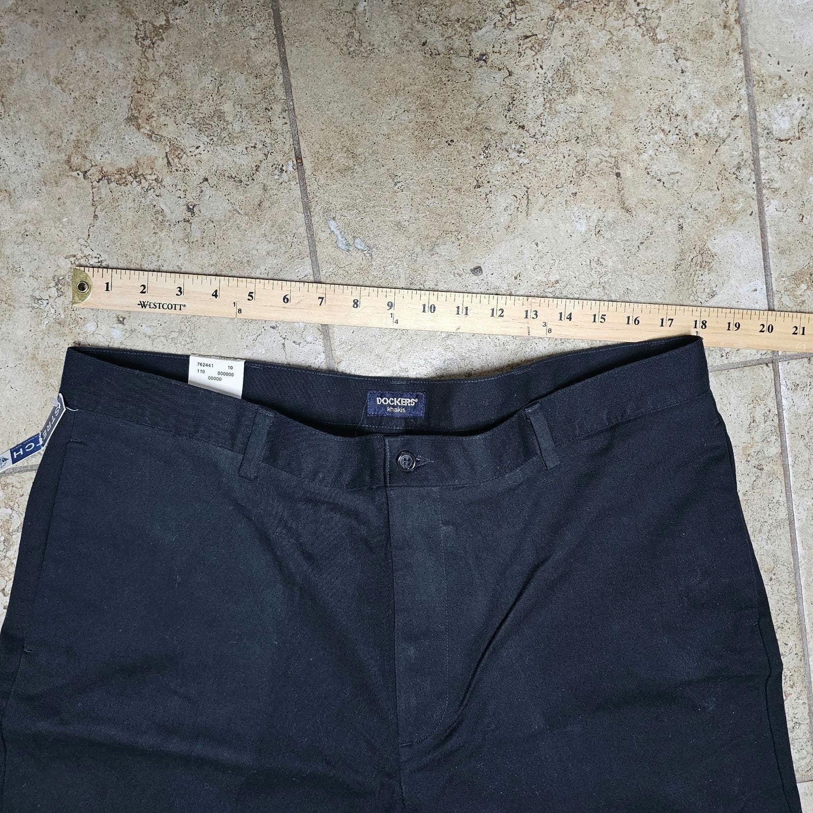 Dockers NWT Dockers Khakis Stretch Twill Flat Front No Wrinkle 40/30 Size US 40 / EU 56 - 7 Thumbnail