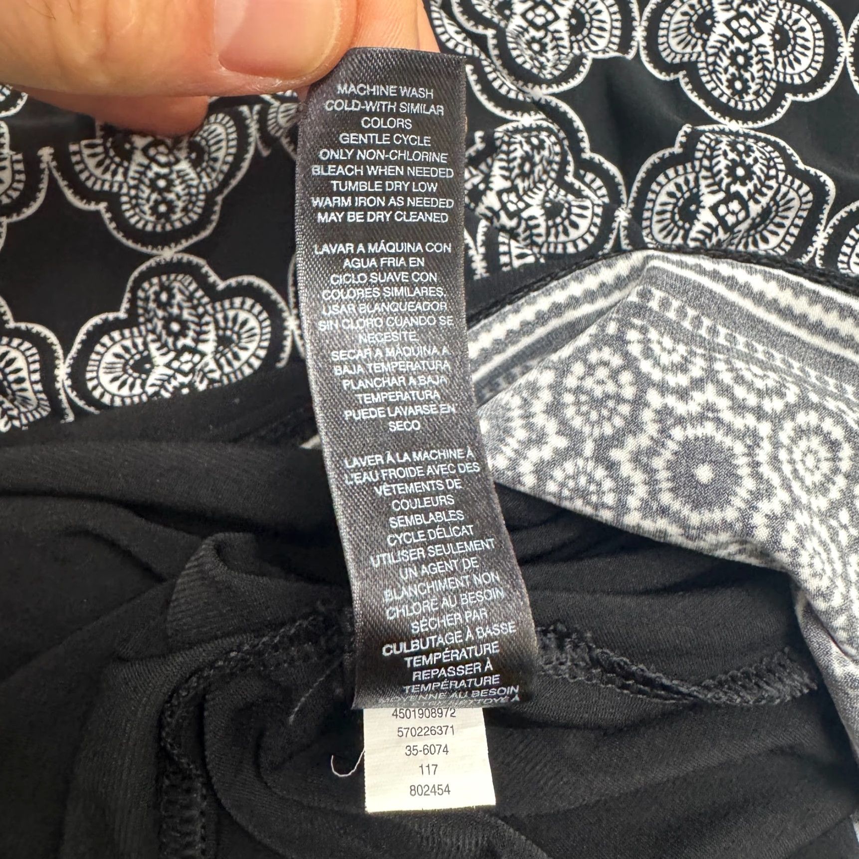 White House Black Market **White House Black Market Geometric V-Neck Midi Shift Dress Women's XS** User: White House Black Market Geometric V-Neck Midi Shift Dress Women's XS Size XS / US 0-2 / IT 36-38 - 7 Thumbnail