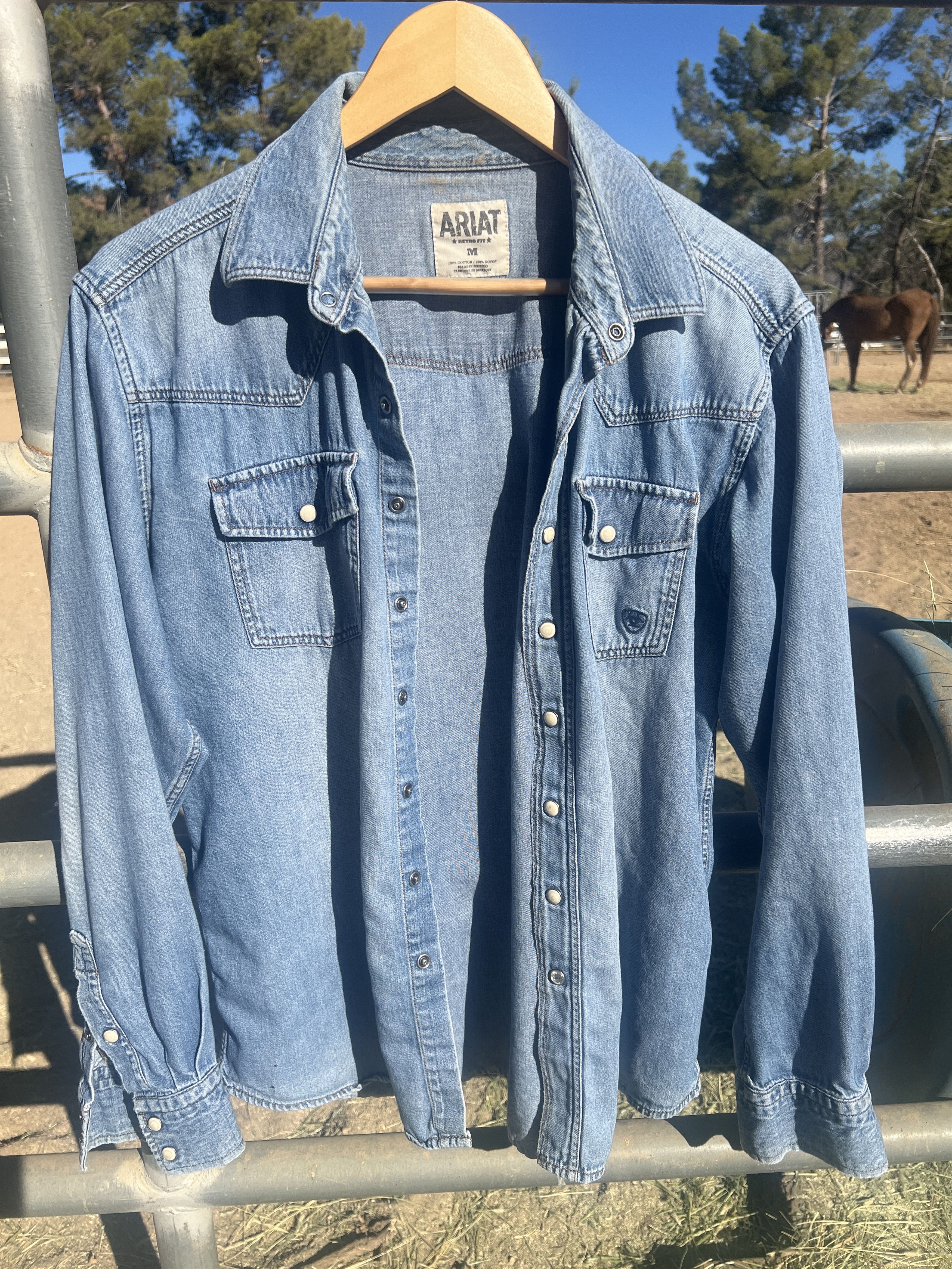 Ariat Ariat, classic denim, pearl snap shirt Size M / US 6-8 / IT 42-44 - 1 Thumbnail