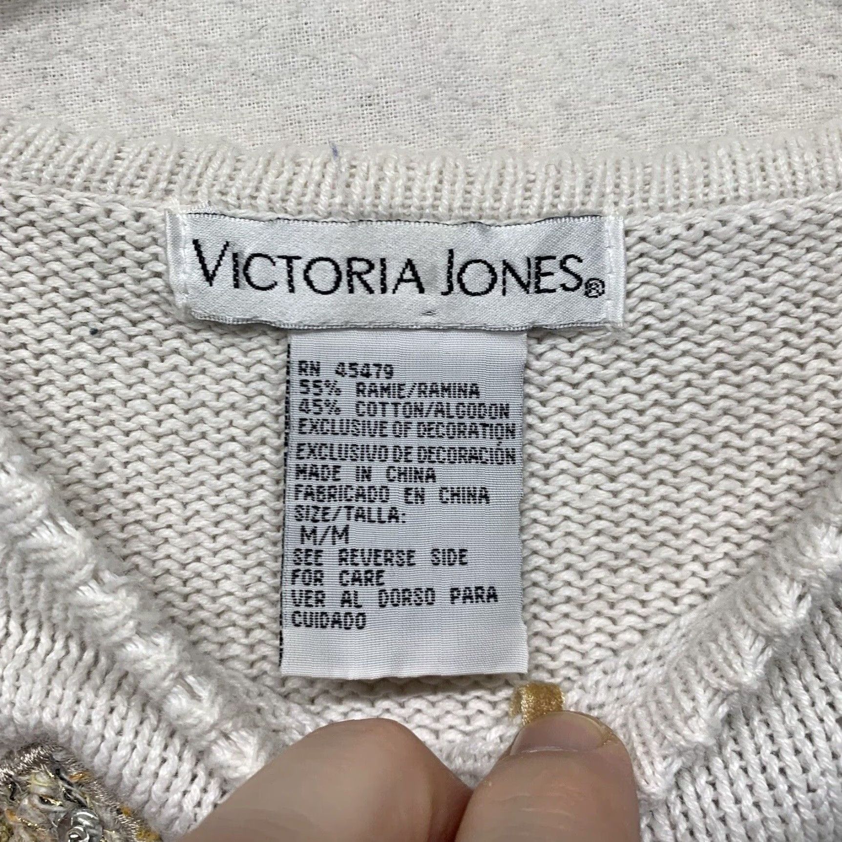 Vintage VINTAGE Victoria Jones Christmas Sweater Medium White Embroidered Geometric Pullover Holiday Retro Womens Size M / US 6-8 / IT 42-44 - 3 Thumbnail