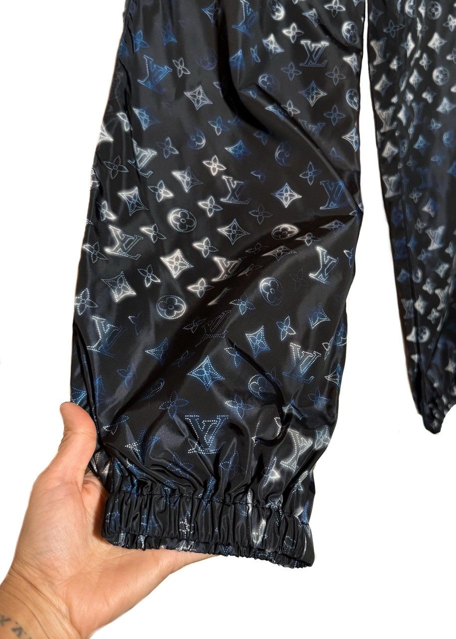 Louis Vuitton Louis Vuitton Blue Mahina Monogram Nylon Jogger Pants Size 27" / US 4 / IT 40 - 8 Thumbnail