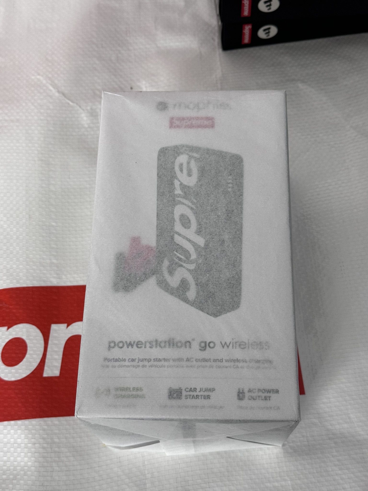 Supreme Mophie Powerstation | Grailed