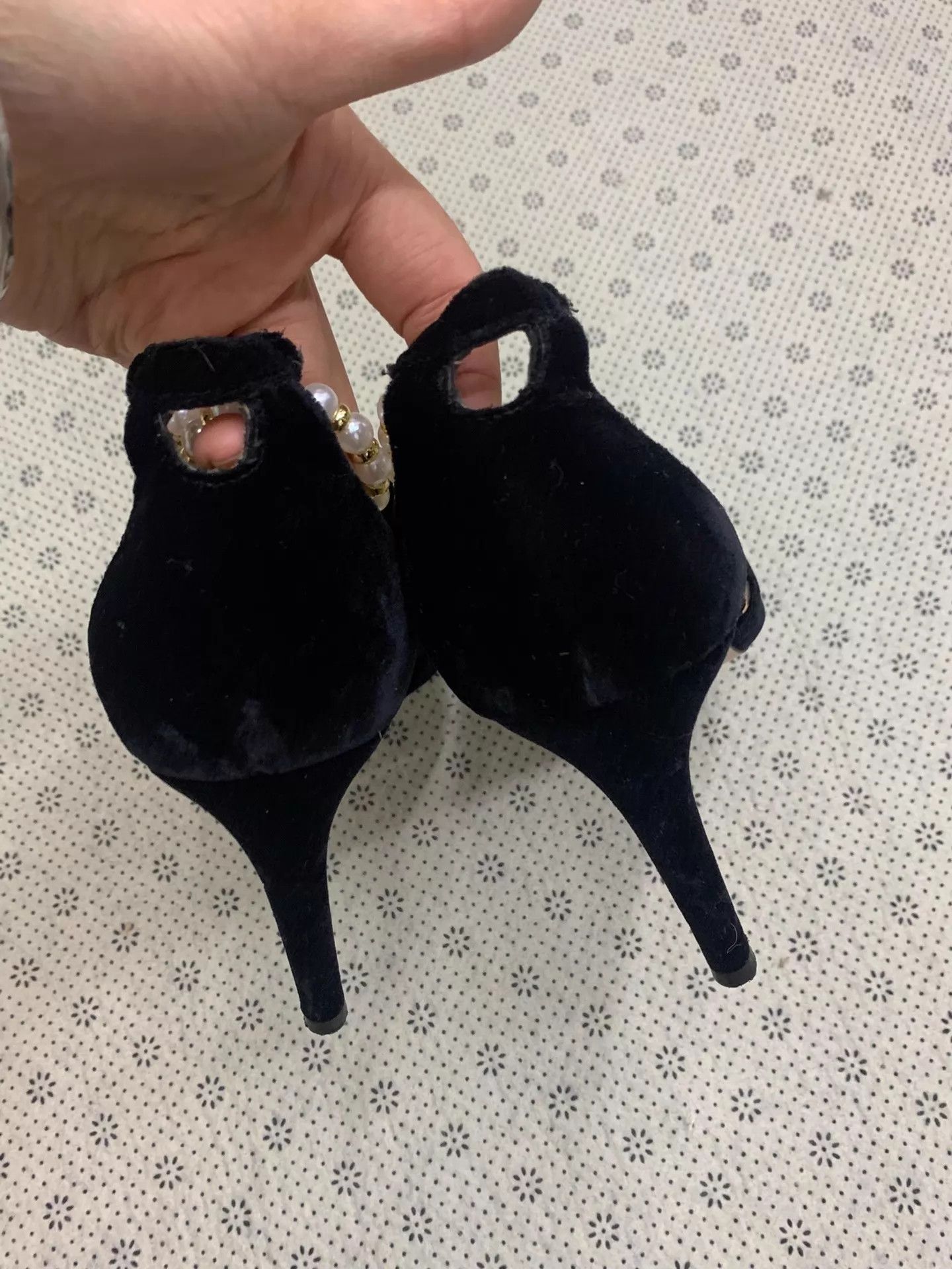 Stuart Weitzman STUART WEITZMAN Black Velvet Pearl Heels 38.5 New Size US 8 / IT 38 - 4 Thumbnail