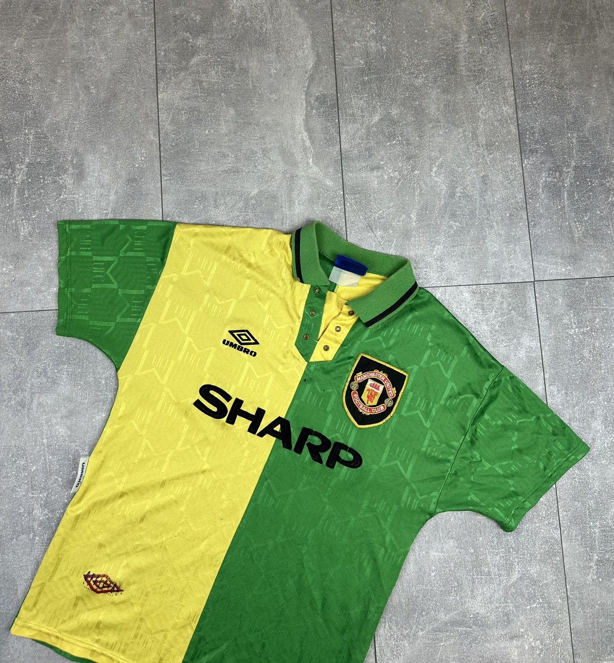 Umbro Umbro Manchester United FC 1992/94Away Soccer Jersey Size US M / EU 48-50 / 2 - 3 Thumbnail