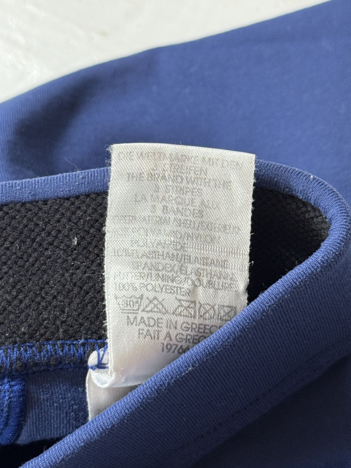 Adidas VINTAGE ADIDAS MINI LOGO Y2K SHORTS Size 26" / US 2 / IT 38 - 8 Thumbnail