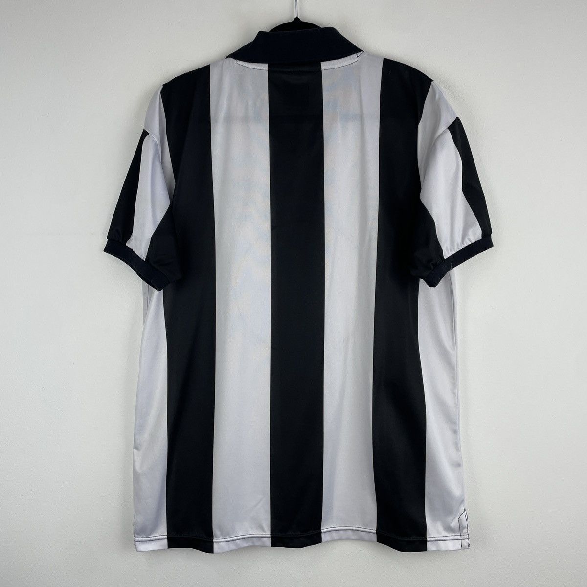 Vintage Newcastle United Retro Score Draw Home Jersey Shirt 1982 Size US L / EU 52-54 / 3 - 10 Thumbnail