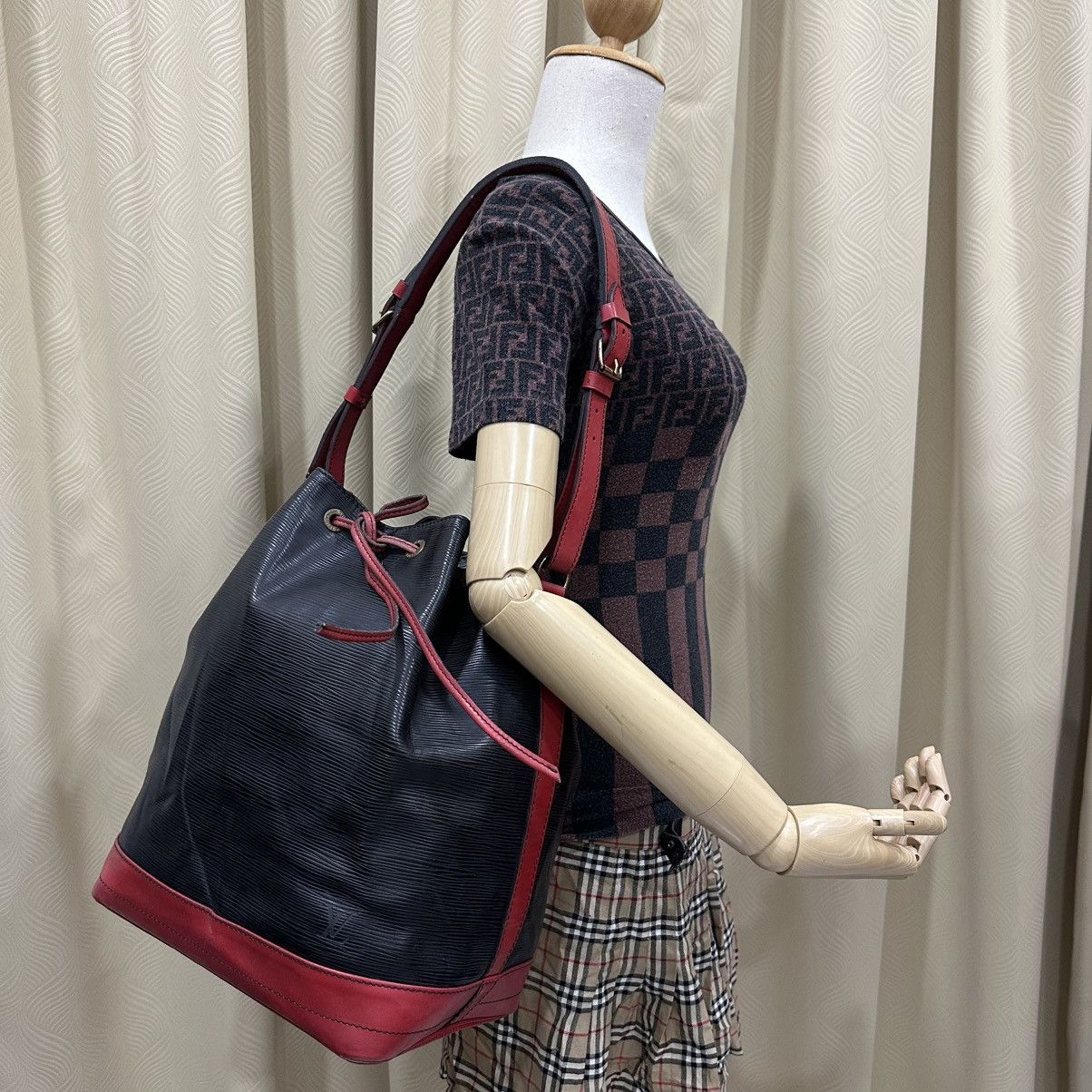 Louis Vuitton ‼️LD‼️LOUIS VUITTON LARGE NOE BICOLOR EPI LEATHER SHOULDER BAG Size ONE SIZE - 1 Thumbnail