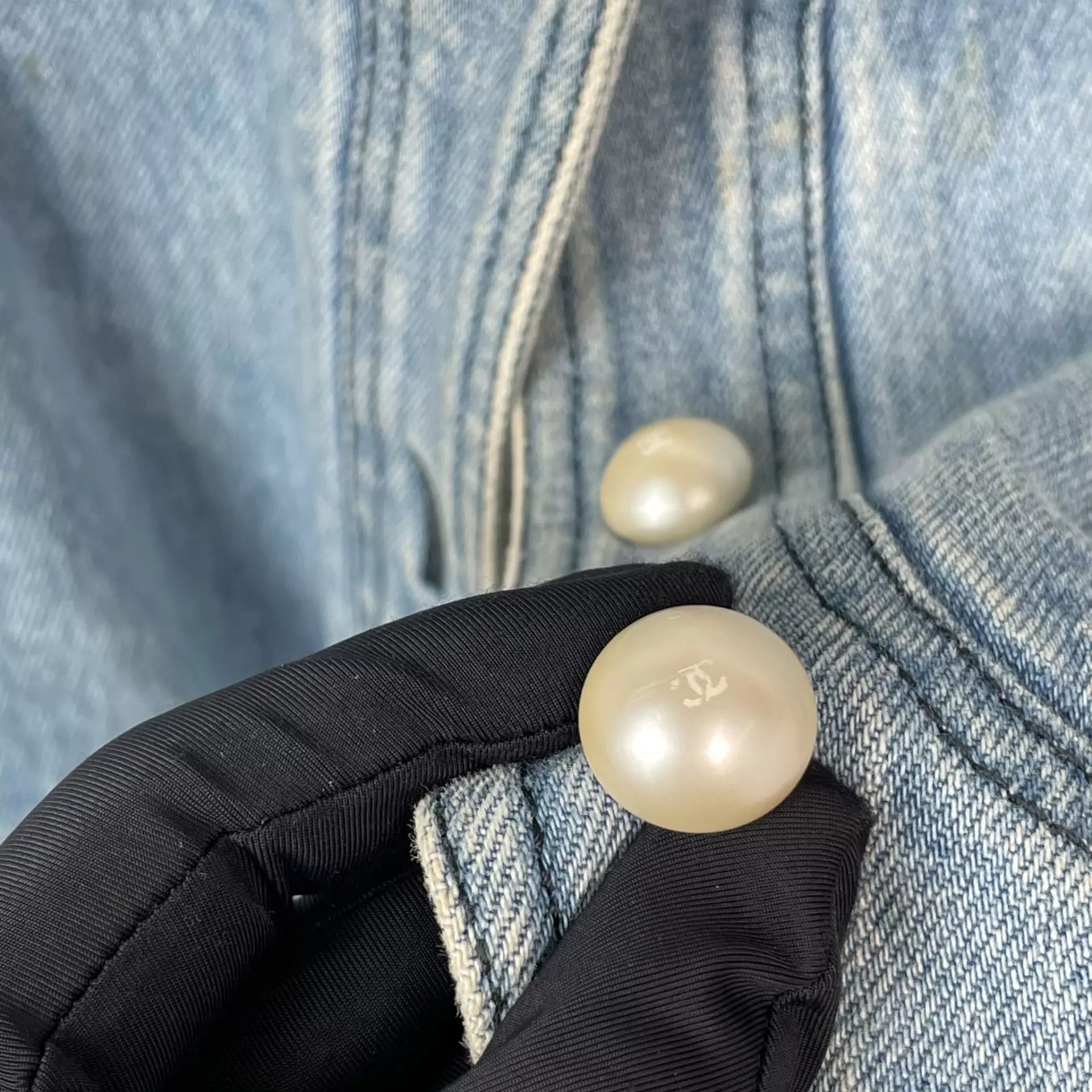 Chanel Chanel Short Denim Jacket Pearl Buttons Size S / US 4 / IT 40 - 8 Thumbnail