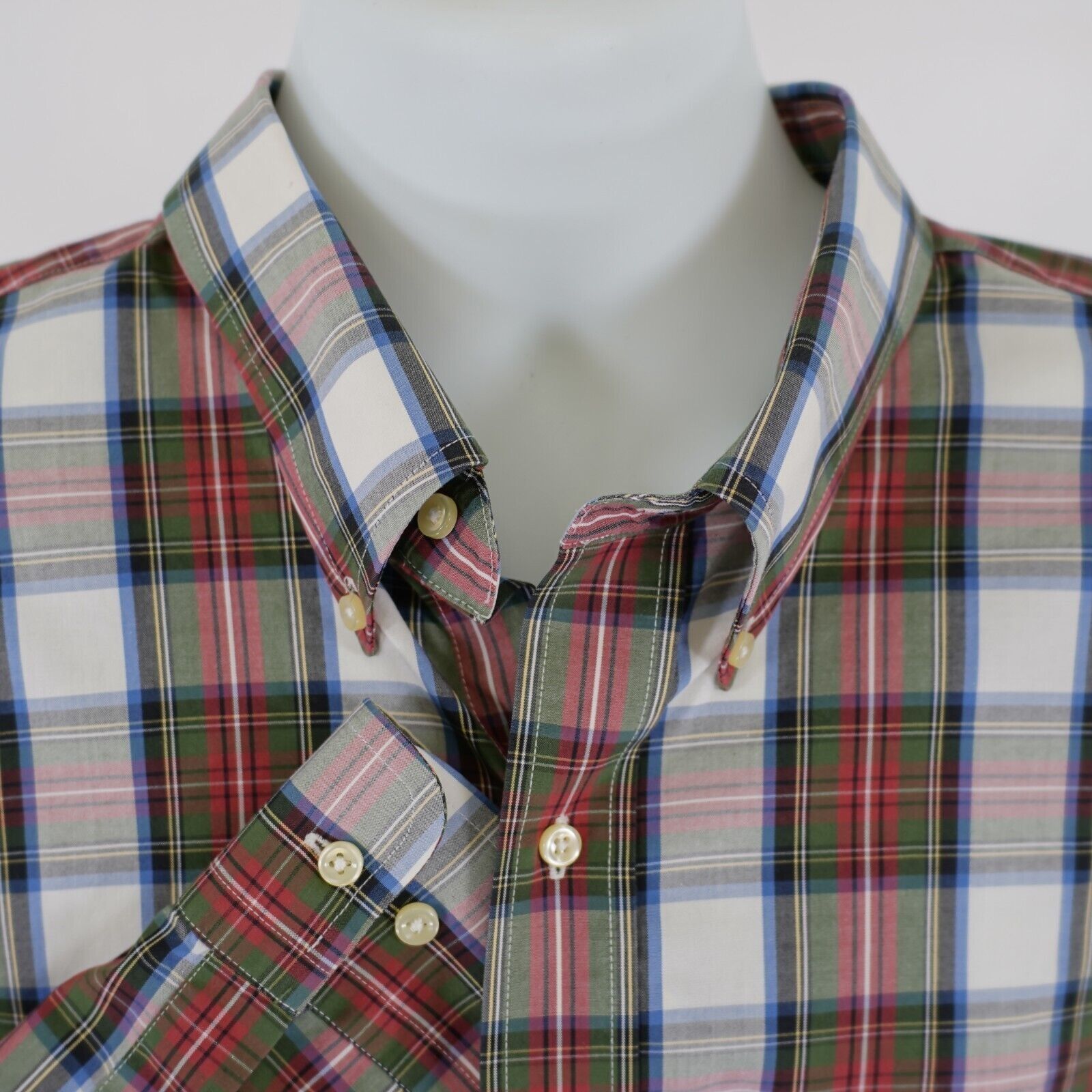 Jos. A. Bank DAMAGED Jos A Bank Traveler's XL Green Red Blue Plaid Button Size US XL / EU 56 / 4 - 2 Thumbnail