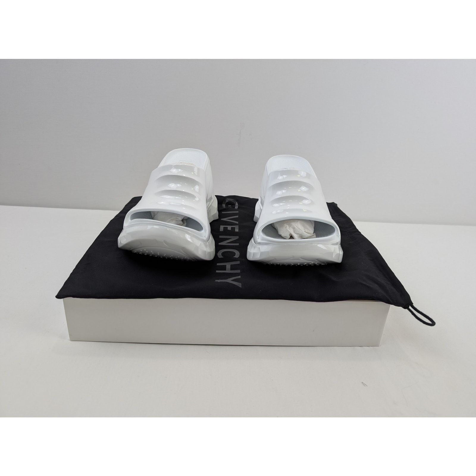 Givenchy o1rshd1 Q:2 / Women's Marshmallow Sandals in White 41 Size US 11 / IT 41 - 10 Thumbnail