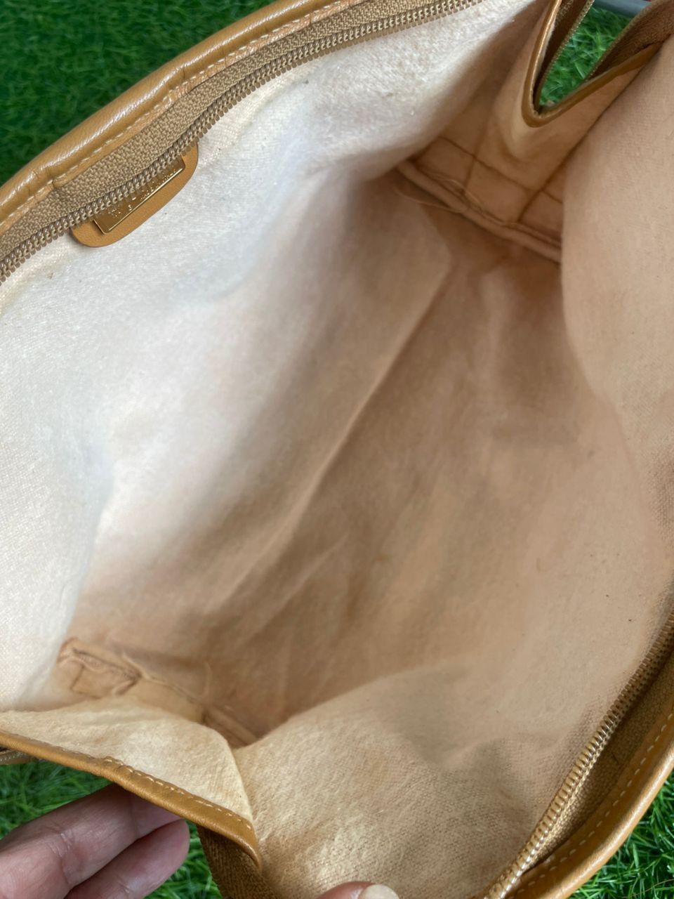 Gucci Authentic Vintage Gucci GG Monogram White Clutch Size ONE SIZE - 6 Thumbnail