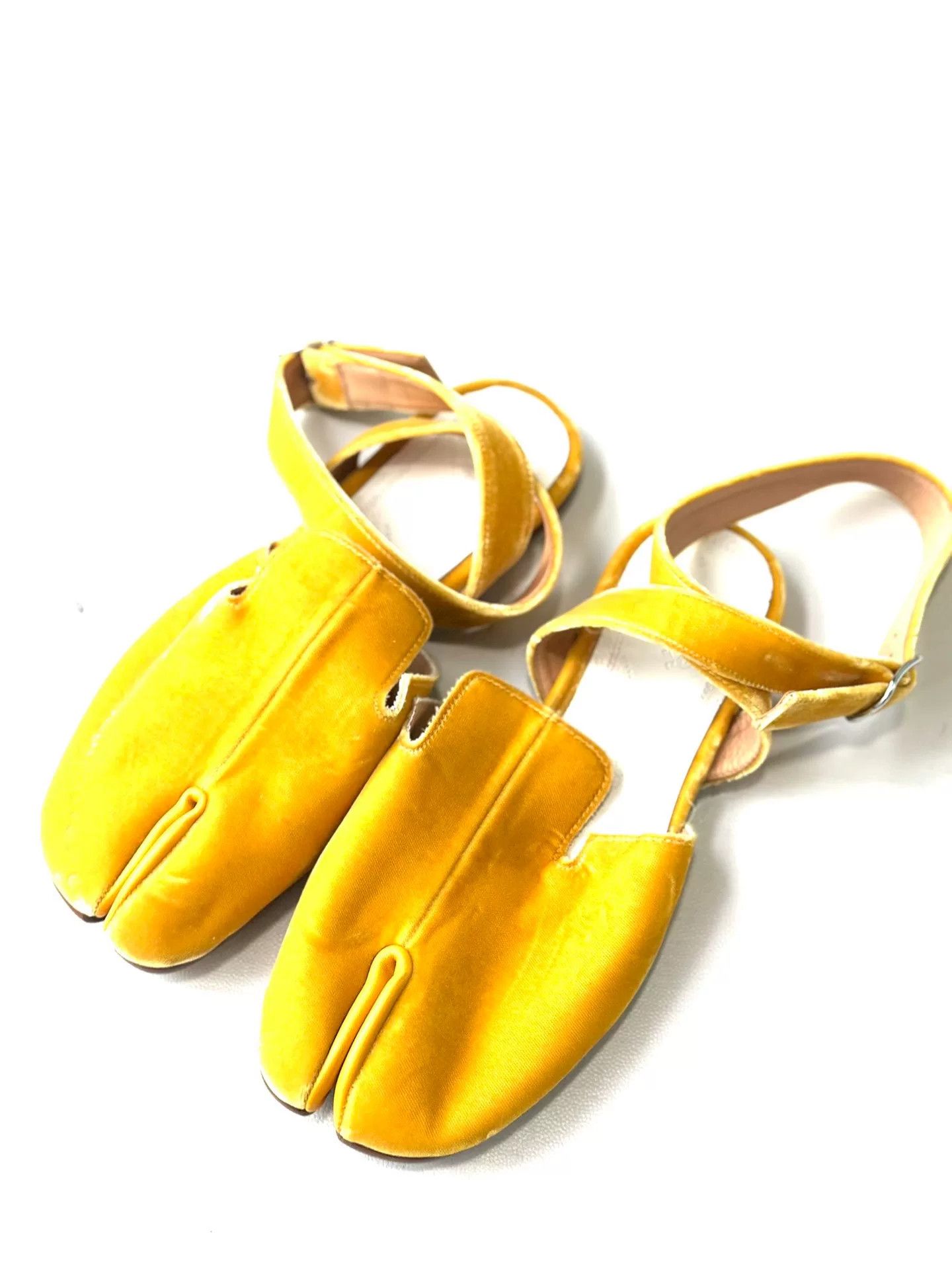 Maison Margiela Maison Margiela Cowhide Split-Toe Shoes Size US 5 / IT 35 - 1 Thumbnail