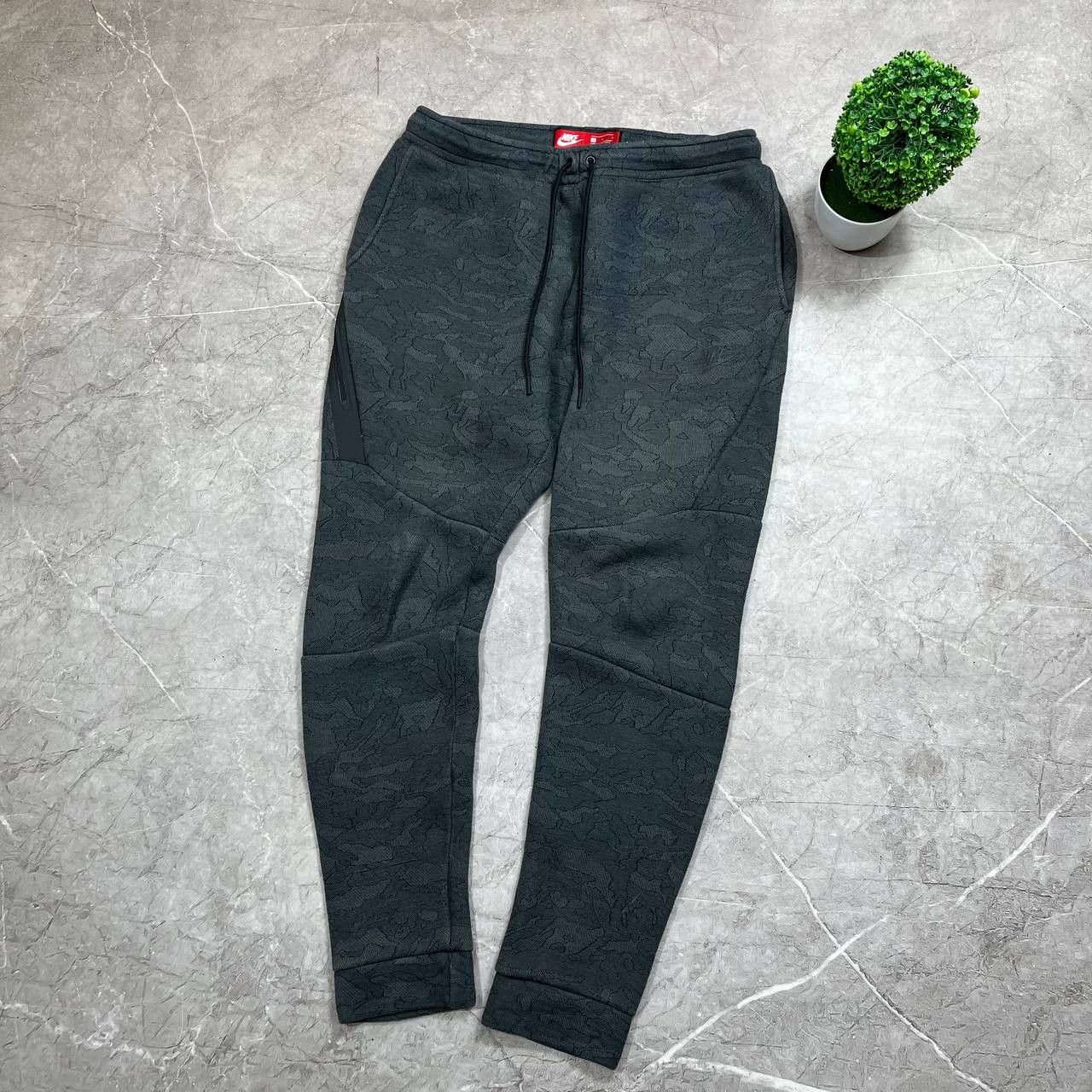Nike Nike Sportwear Tech Fleece Joggers Pants Mens Size M Size US 33 - 6 Thumbnail
