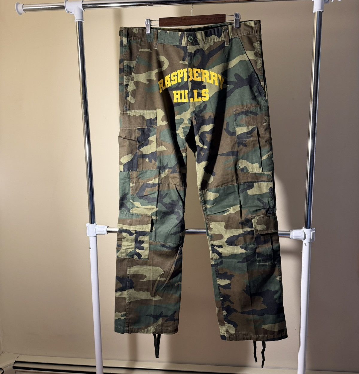 The GV Gallery The GV Gallery Army Cargos Size US 40 / EU 56 - 1 Thumbnail