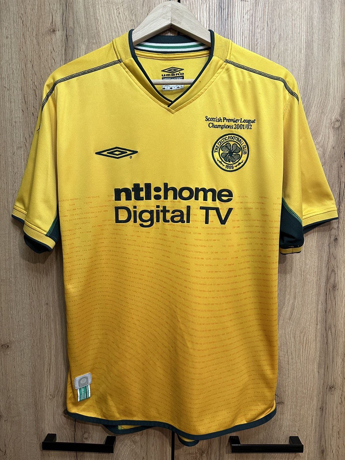 Vintage #7 LARSSON Celtic Umbro Tee Scottish Premier League 2001/02 Size US M / EU 48-50 / 2 - 1 Thumbnail