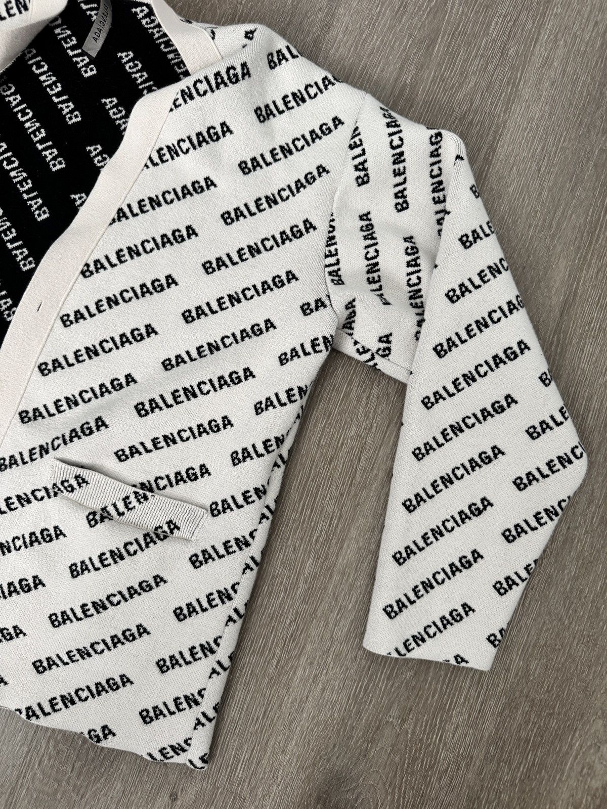 Balenciaga Balenciaga All-Over Logo Cardigan Size M / US 6-8 / IT 42-44 - 6 Thumbnail