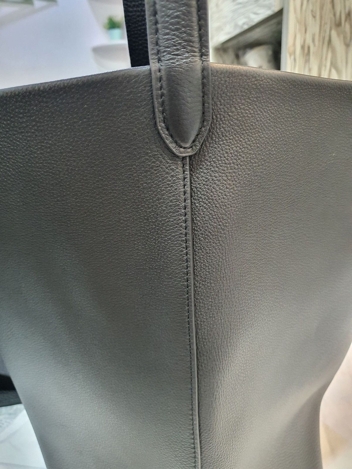 The Row Large N/S Park Tote Bag in Leather Size ONE SIZE - 25 Thumbnail