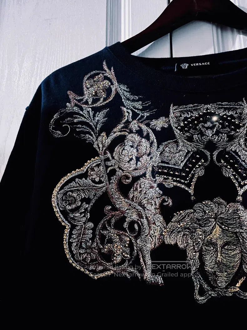 Versace Versace Gold thread knitted embroidered sweatshirt Size XXL / US 16-18 / IT 52-54 - 5 Thumbnail