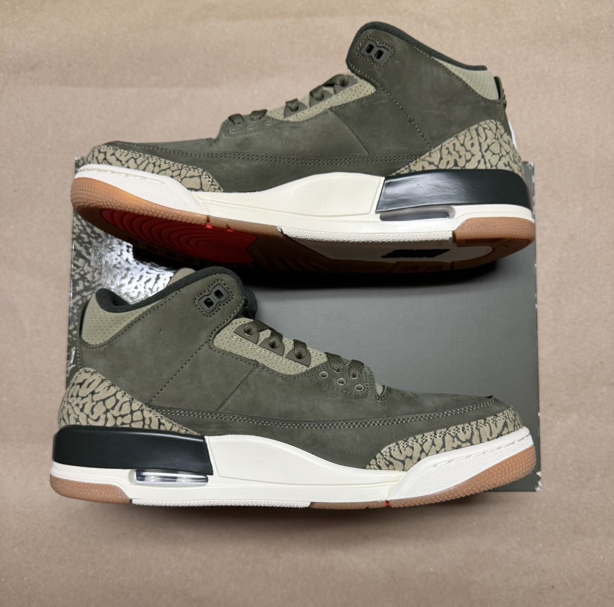 Jordan Brand Nike Air Jordan 3 Retro Family Affair Green mens sz 10.5 NEW Size US 10.5 / EU 43-44 - 2 Thumbnail