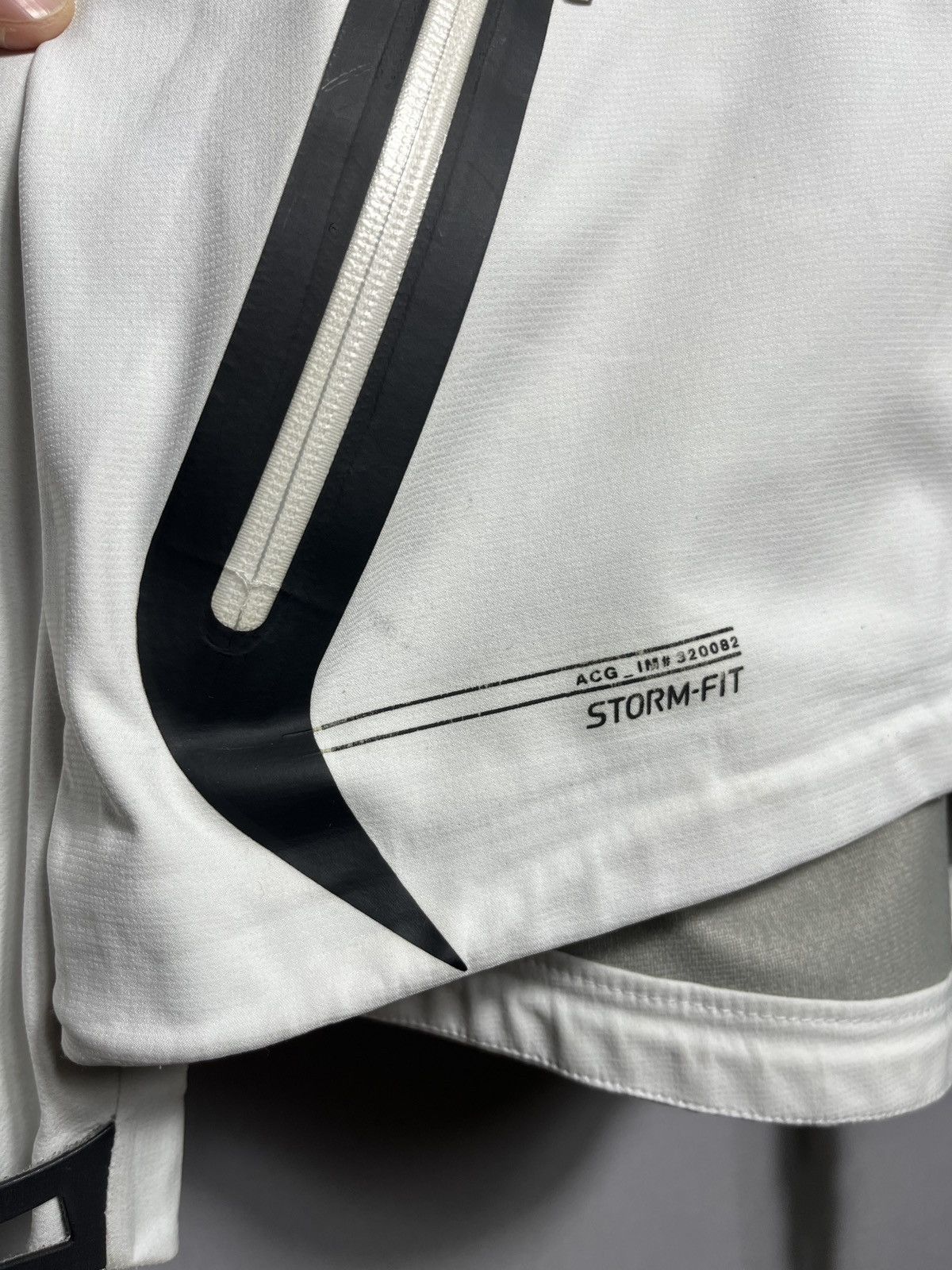 Vintage 00s NIKE ACG Women's RECCO Ski Jacket Gore-Tex White Size L / US 10 / IT 46 - 5 Thumbnail