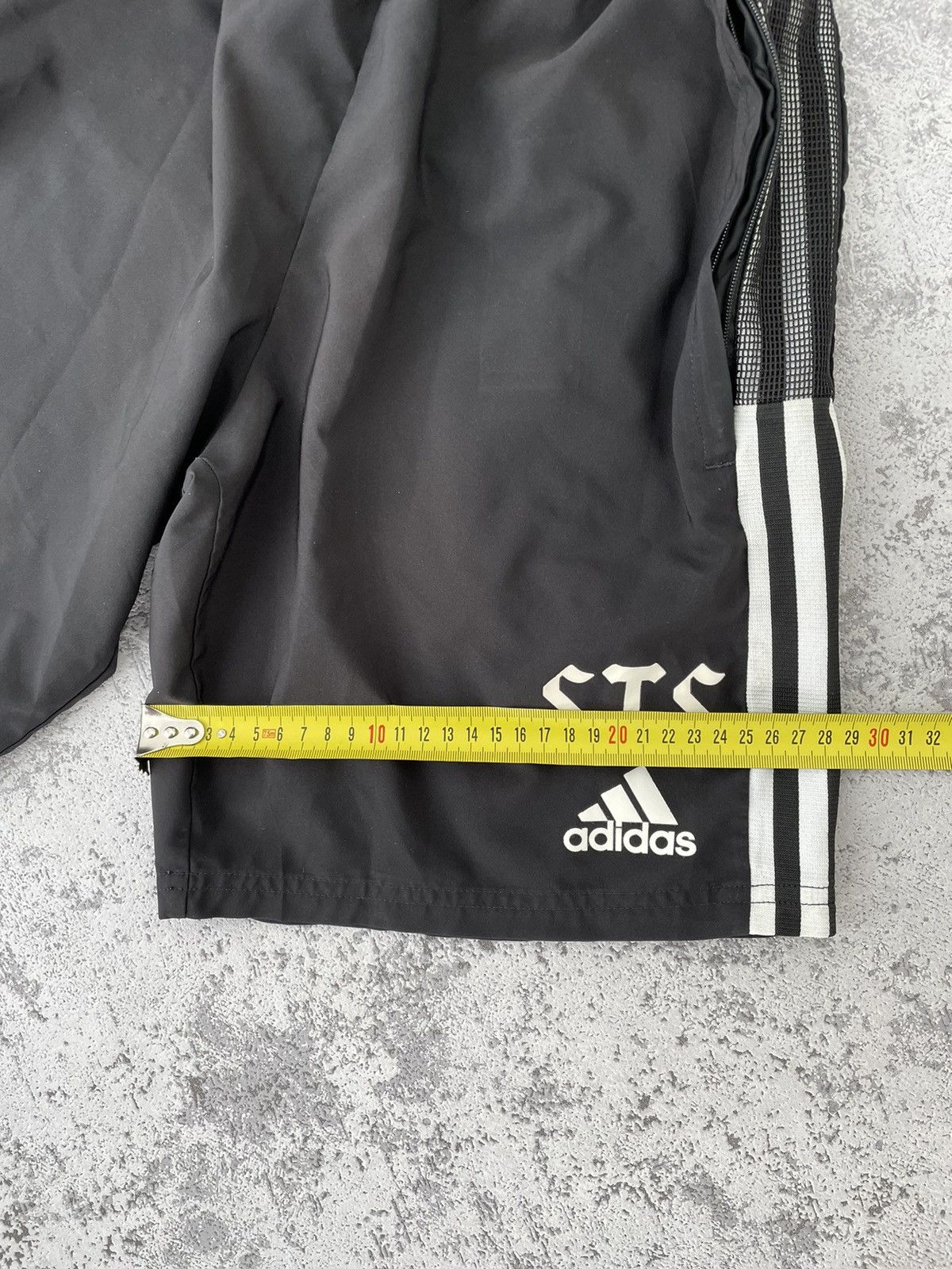 Adidas Arsenal 2021/22 Adidas Shorts Size US 30 / EU 46 - 10 Thumbnail
