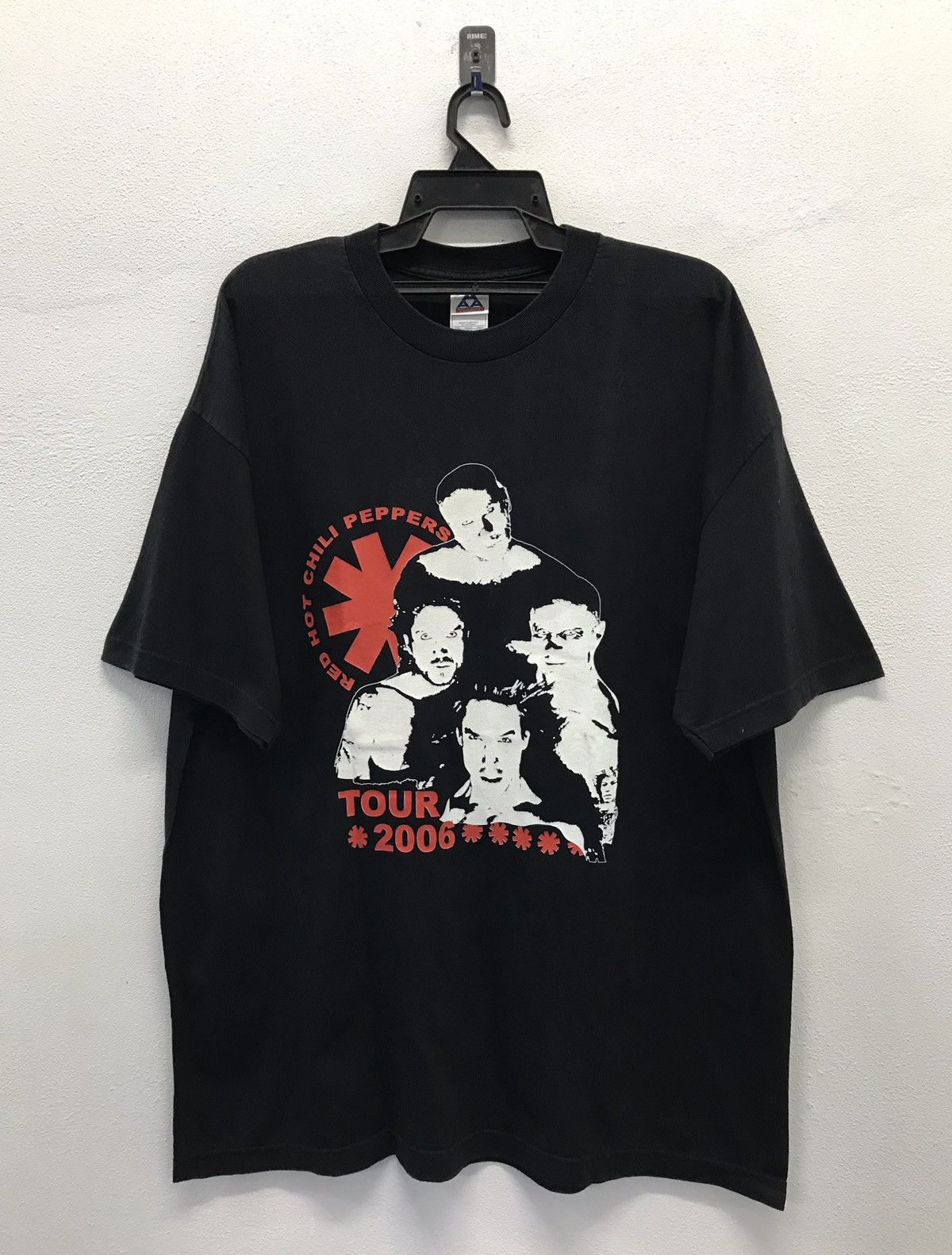 Band Tees × Vintage Vintage Red Hot Chili Peppers Tour 2006 Shirt Size US XXL / EU 58 / 5 - 1 Thumbnail