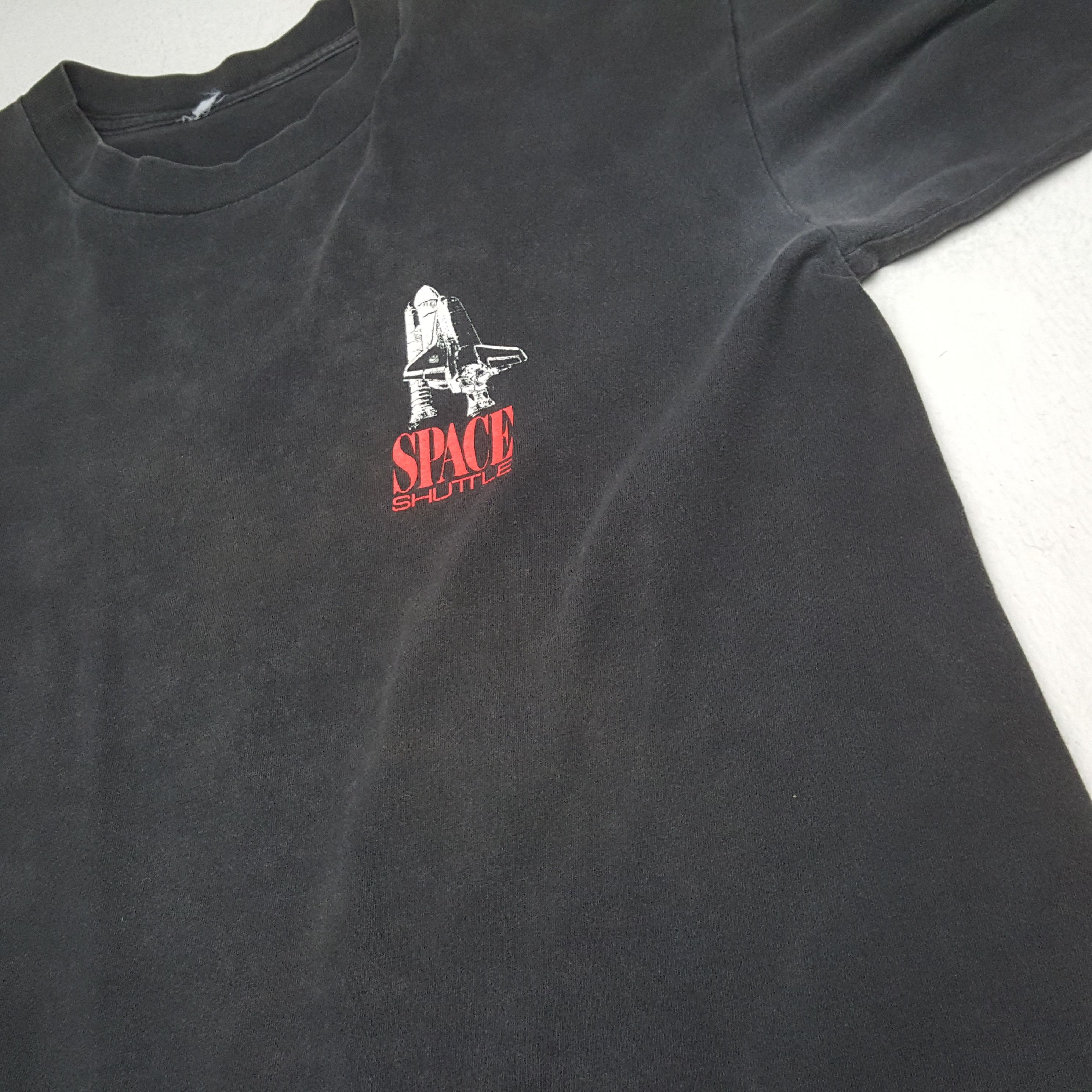 Vintage Vintage 90's Space Shuttle USA Art T-shirt RR9 Size US L / EU 52-54 / 3 - 6 Thumbnail