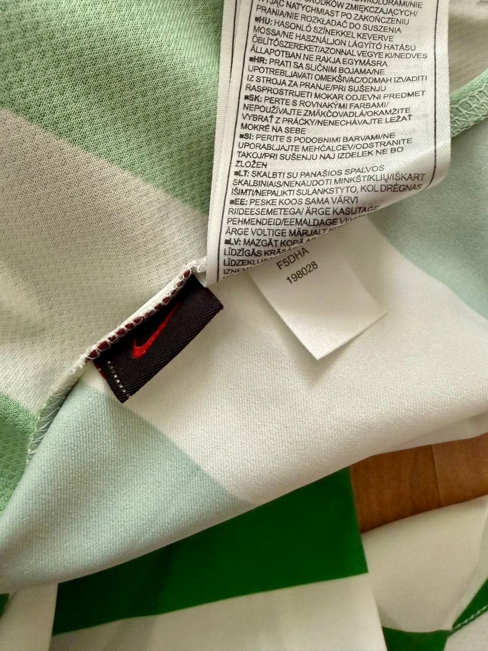 Nike Celtic FC 2005-06 Home Jersey Nike Carling Sponsor Size US XL / EU 56 / 4 - 4 Thumbnail