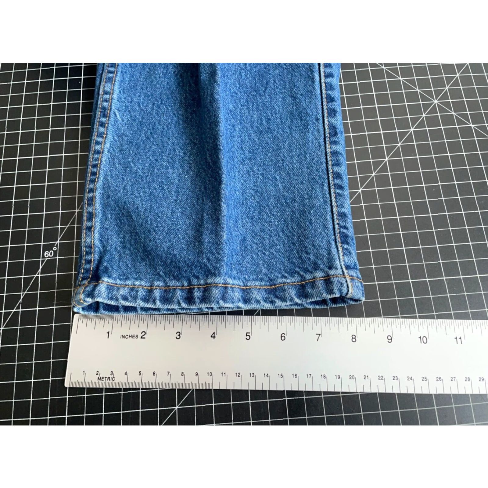 Levi's VINTAGE Levi's 540 Jeans Men's Relaxed Fit 39 x 31 Blue Denim 1997 USA 90s Grunge Retro Retro Mens Jeans Size US 39 - 7 Thumbnail