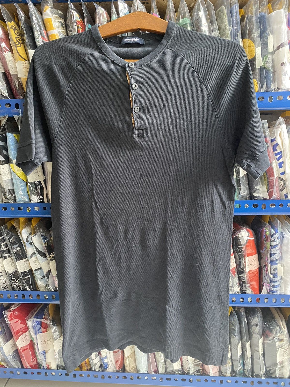 Burberry BURBERRY LONDON TSHIRT Size US S / EU 44-46 / 1 - 1 Thumbnail