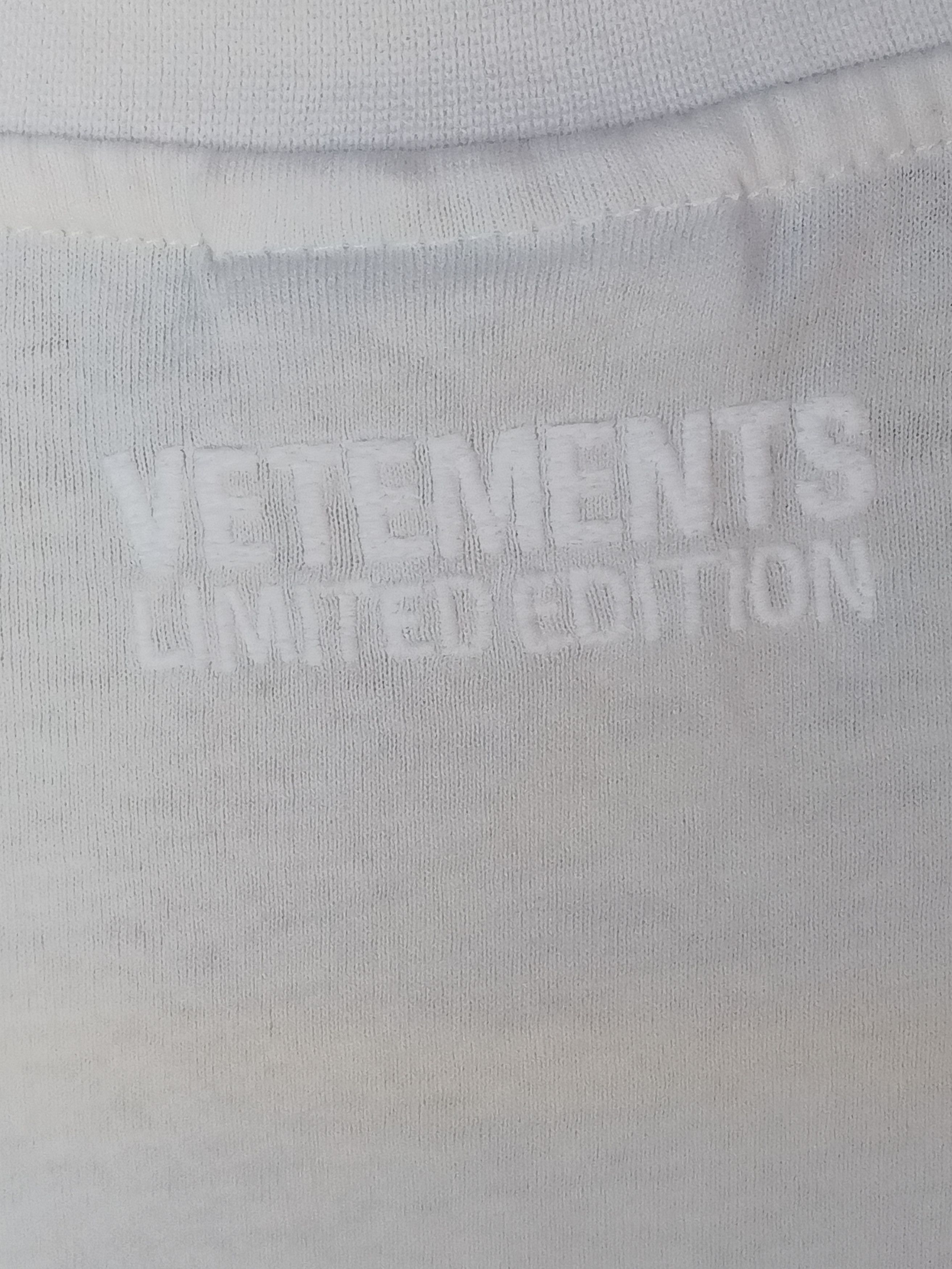 Vetements Vetements AW19 Love Is Us Logo Tee Shirt Size US XS / EU 42 / 0 - 6 Thumbnail
