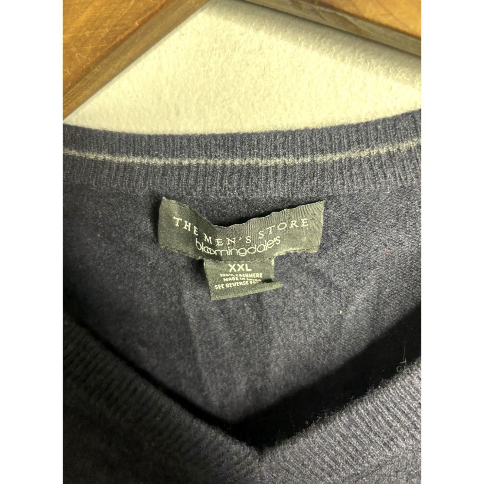 Bloomingdale's VINTAGE? No — The Men's Store Bloomingdale's Sweater Mens 2XL Navy Cashmere V Neck Pullover Size US XXL / EU 58 / 5 - 3 Thumbnail