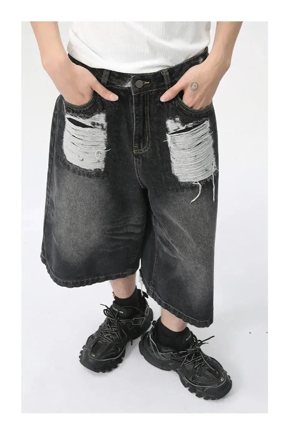 Japanese Brand Baggy Denim Ripped Whiskers Thread Jorts Hole Shorts Size US 32 / EU 48 - 5 Thumbnail