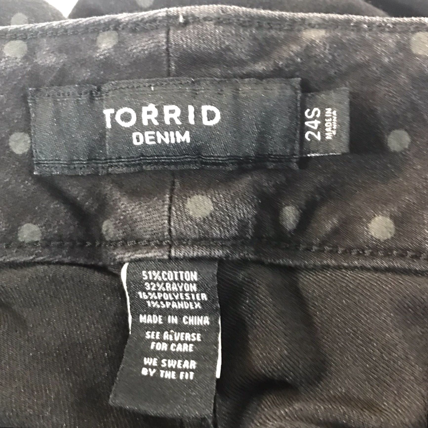 Torrid VINTAGE Torrid Denim Cropped Jeans Womens Size 24S Black W-Grey Polka Dots Cotton Stretch Summer 90s Size 42" / US 20 - 6 Thumbnail