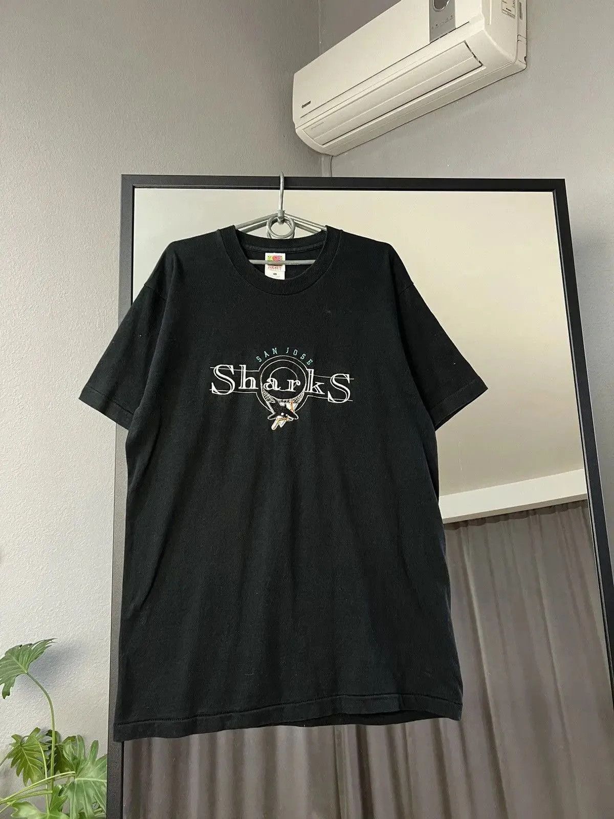 Fruit Of The Loom Vintage San Jose sharks Faded Simple logo t-shirt Y2K Size US L / EU 52-54 / 3 - 1 Thumbnail